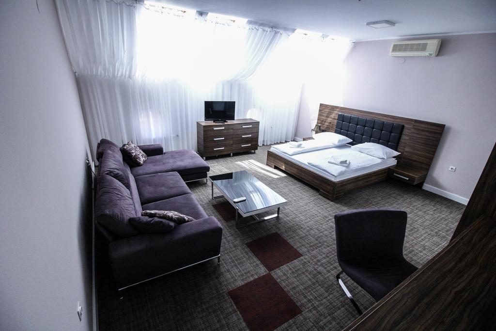 Hotel Story